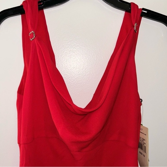 Arianna Red V-Neck Sleeveless Gown - Picture 5 of 6